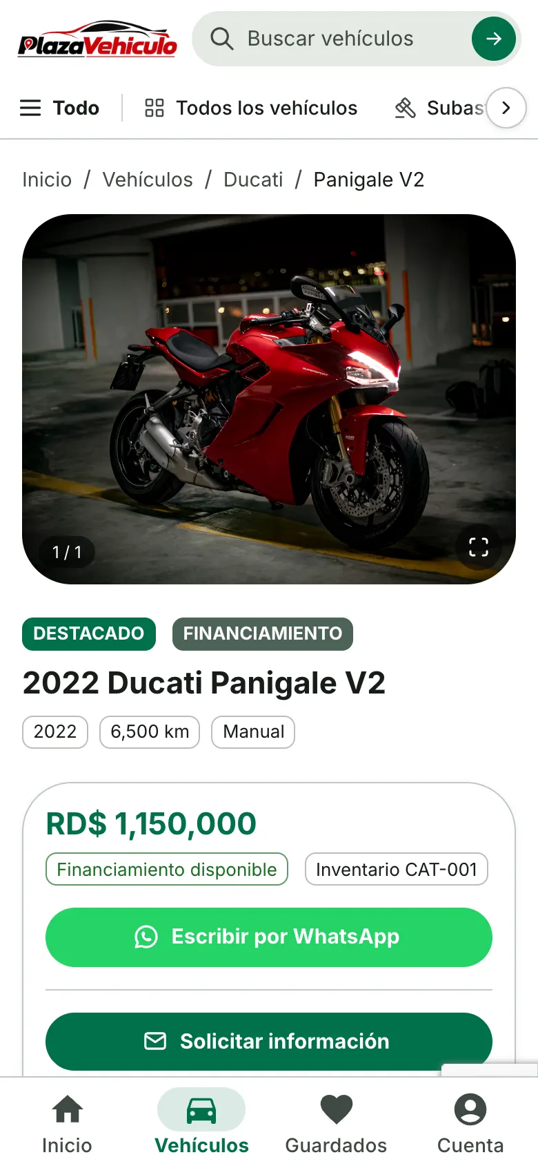 Ficha de una motocicleta en celular con precio y botón de WhatsApp